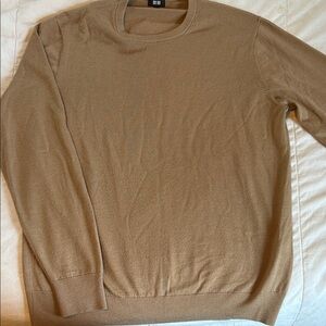 Uniqlo Unisex Camel Crewneck Sweater. 100% Whool